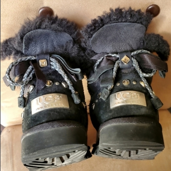UGG Mini Bailey Leather Braid Bow Swarovski Black Boots Metal Logo Wmn Sz 5/ 36 - Picture 4 of 13